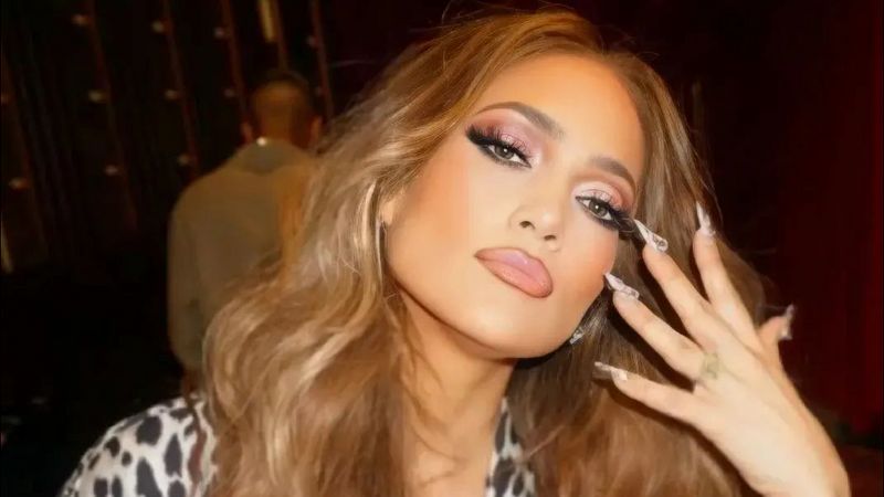 Ganti Foto Profil Hitam, Jennifer Lopez Hapus Semua Postingan Instagram ...