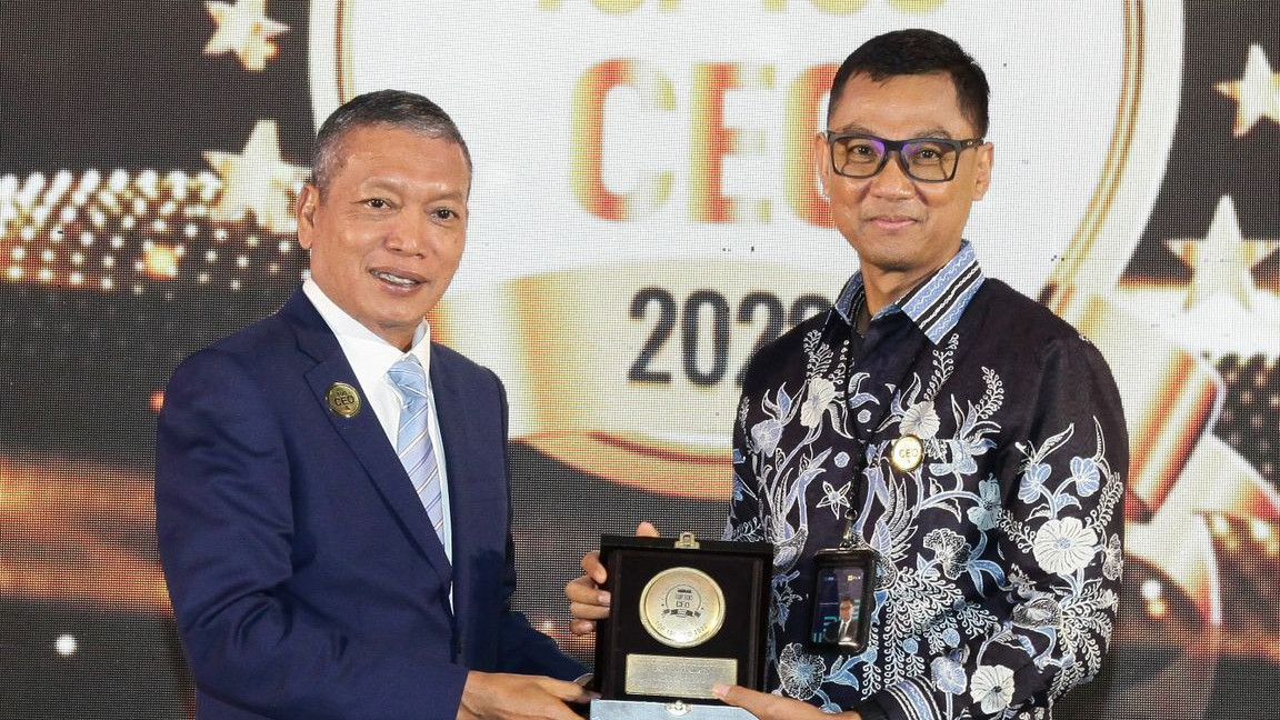 Selamat! Dirut PLN Darmawan Prasodjo Raih Penghargaan Top 100 CEO