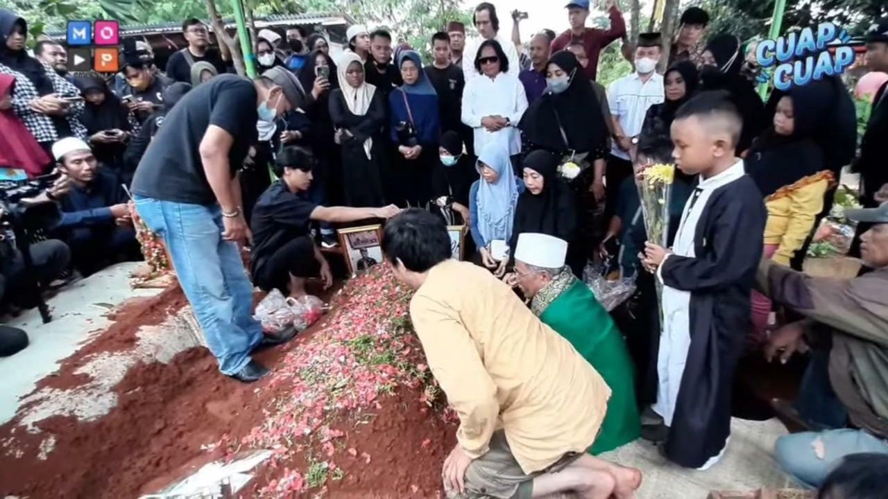 Pemakaman Pak Ogah (Foto: YouTube/MOP Channel)