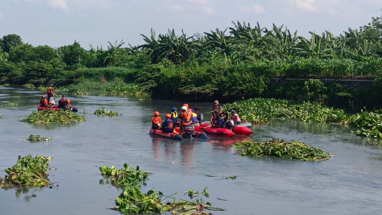 Jasad Balita Terseret Arus Selokan di Surabaya Ditemukan Mengapung Bawah Jembatan