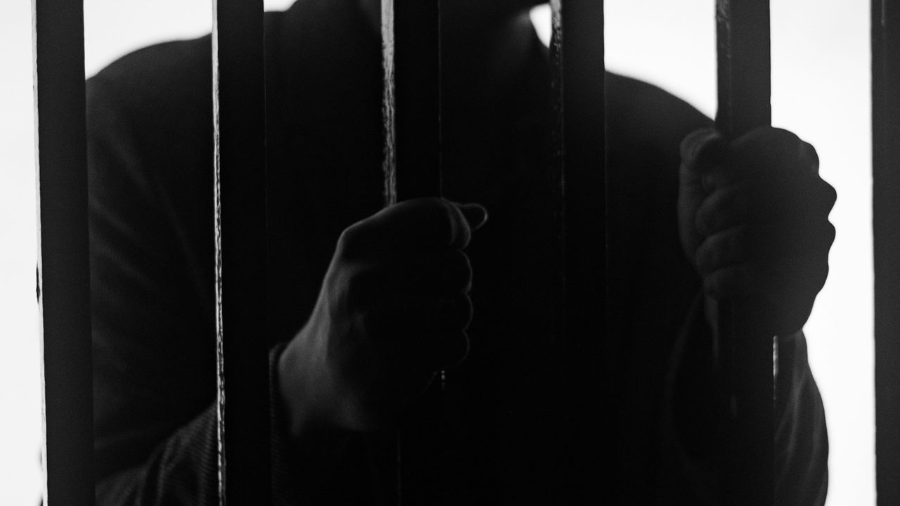 Dosen Pria di Mataram Lecehkan Sesama Jenisnya Lewat Ajaran Nista 