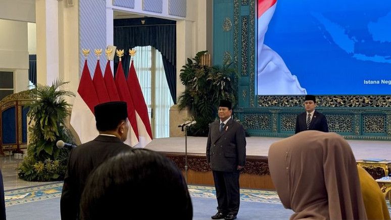 Presiden Prabowo Lantik Letjen TNI (Purn) Djamari Chaniago Jadi Menko Polkam