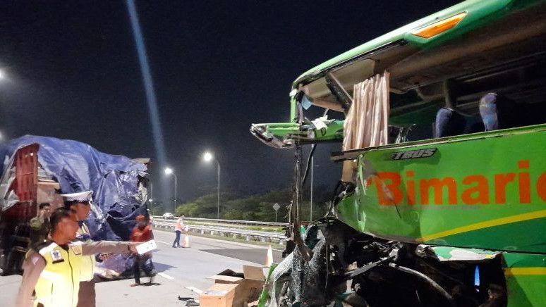 Bus Membawa Rombongan Siswa SMP PGRI Wonosari Malang Kecelakaan di Tol Jombang, 2 Orang Tewas