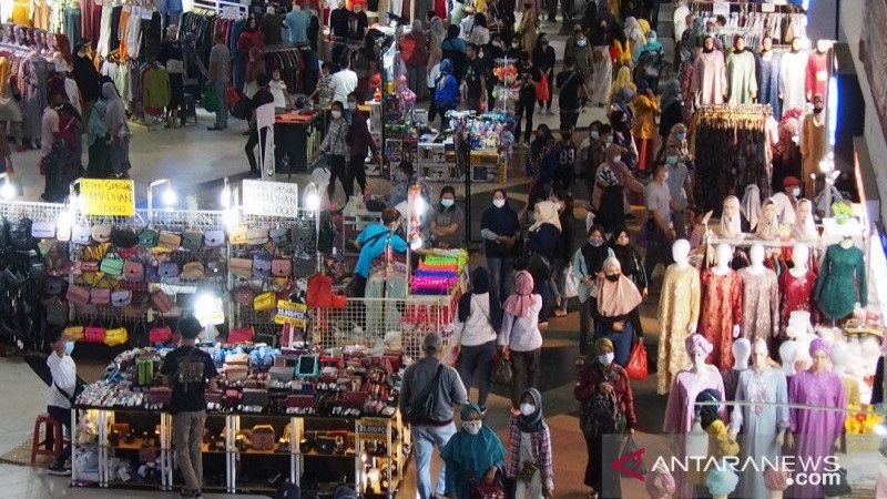 Pasar Tanah Abang Dibuka Kembali hingga Pukul 15.00 WIB