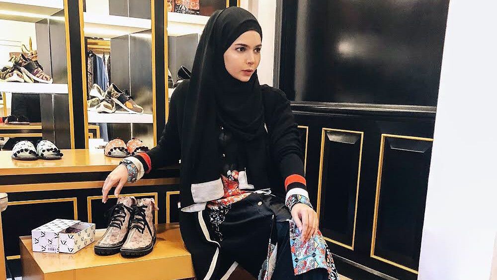 Kancah Fashion Show Internasional, Desainer Busana Muslim Vivi Zubedi Ceritakan Awal Mula Merintis Hingga Sukses Bisnis Fashion
