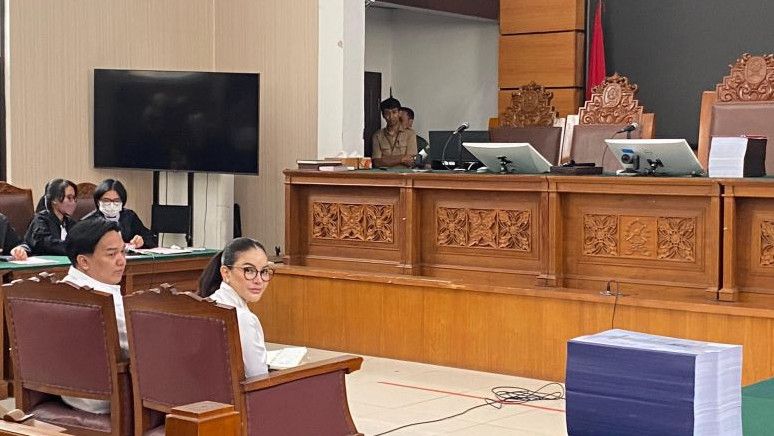 Nikita Mirzani Ancam Bos Skincare Reza Gladys Bayar Rp4 Miliar untuk Tutup Mulut