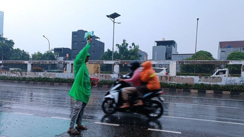 Peneliti BRIN Klaim Air Hujan Jakarta Terkontaminasi Mikroplastik, Ini Penjelasannya