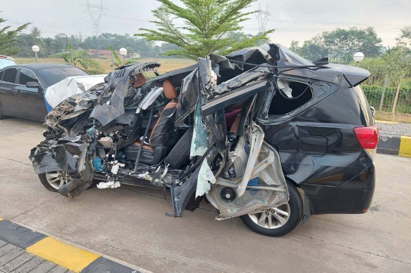 Mobil Innova Tabrak Truk di Tol Batang-Pemalang, Seorang Warga Jakarta Tewas Seketika