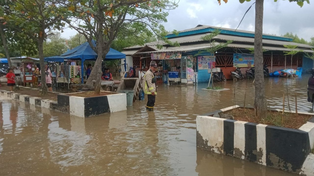 Angin Kencang dan Ombak Besar Hantam Pantai Tanjung Pasir Tangerang, Puluhan Rumah Terendam