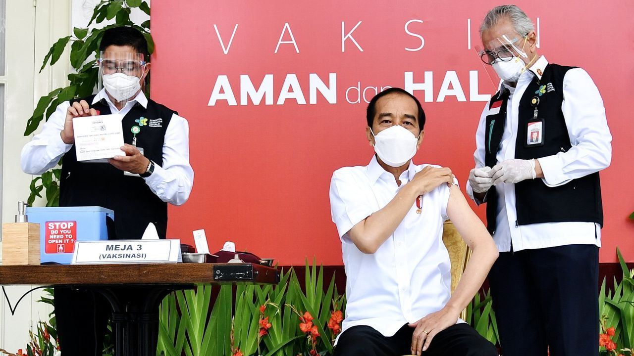 Beredar Isu Jokowi Bukan Disuntik Vaksin COVID-19, Melainkan Suntik Vitamin, Faktanya Cuma Hoaks