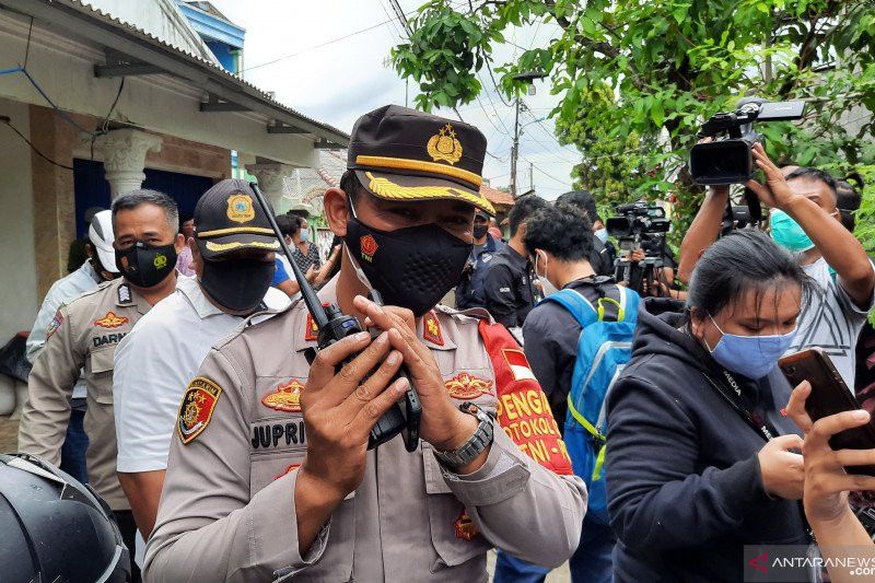 Kapolsek Ciracas imbau Warga Tak Kucilkan Keluarga Terduga Teroris