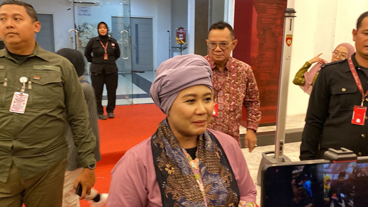 Dua Panelis Debat Masuk Tim Khofifah dan Risma, Cagub Luluk Kecewa dan Ragukan Netralitas Debat Kedua