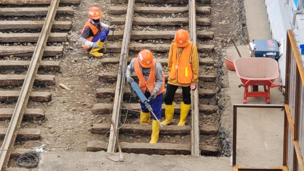 Lagi, Ada Orang Jatuh ke Celah Peron Stasiun di Jakarta, Nyaris Digilas Kereta