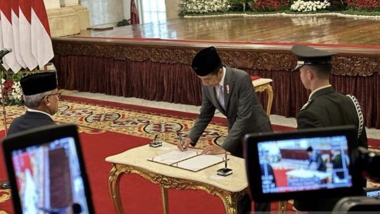 Presiden Jokowi Lantik Irjen Martinus Hukom Sebagai Kepala BNN
