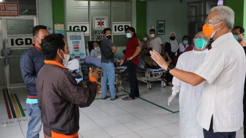 Aksi Ganjar Pranowo Dapati Pasien Tak Terlayani di RSUD Jepara: Telepon Rumah Sakit Lain!