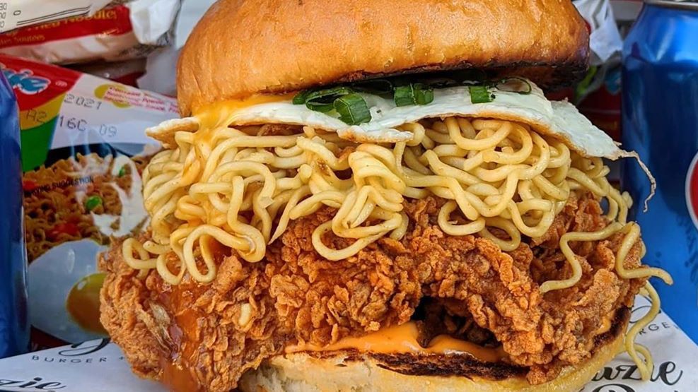 Viral, Burger di Australia Pakai Topping Indomie Goreng