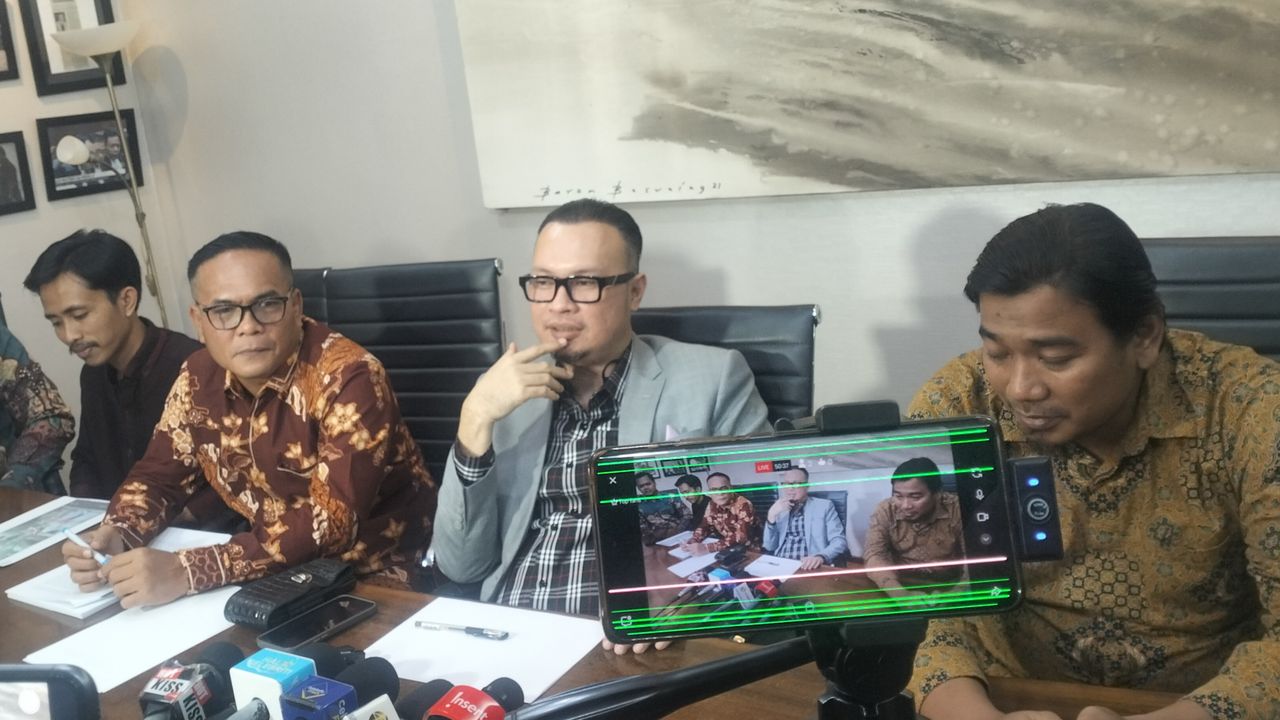 Kronologi Ari Lasso Kirim Pesan ke Ade Tya, Awalnya Ponsel Rusak Berujung Polemik