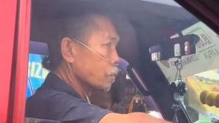 Viral! Kisah Sopir Angkot Berjuang Cari Nafkah dengan Selang Oksigen: Saya Sudah Capek