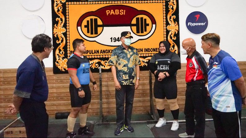 Aksi Gubernur Aceh Nova Iriansyah Beri Dukungan ke Atlet Angkat Besi Nurul Akmal: Nanti Angkat Harkat Olahraga Aceh di PON
