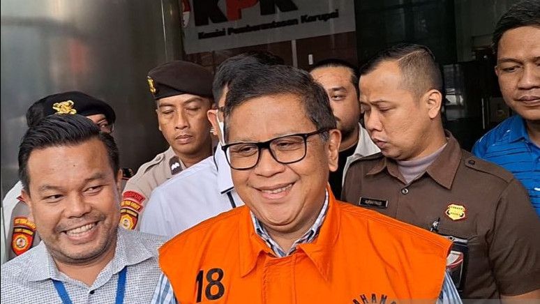 Hasto Tersenyum Usai Dicecar 52 Pertanyaan oleh Penyidik KPK