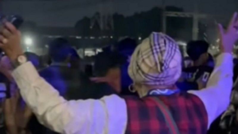 Polisi-Demonstran Nyaris Bentrok Depan Gedung DPRD Kaltim, Ujungnya Dilerai Ibu Sulastri