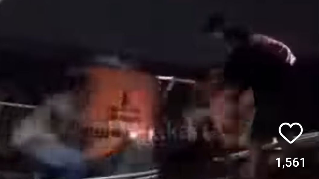 Viral Pelaku Sodomi Anak di Bekasi Manjat Genteng Rumah Saat Keciduk Warga