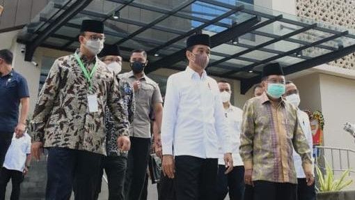 Jokowi Bagikan Foto Bareng Anies, Netizen: Yang Di samping Bapak Kemaren Disindir Giring Lho..