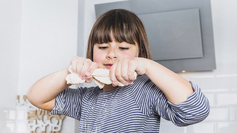 Berdampak Buruk Bagi Kesehatan, Ini Tips Kurangi Asupan Gula pada Anak