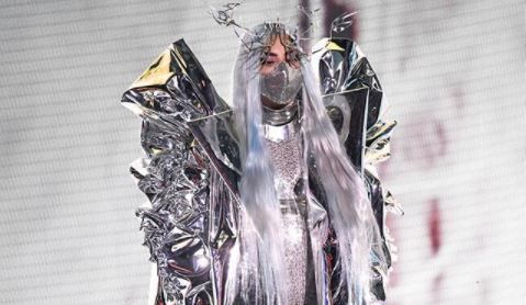 5 Masker Ikonik Lady Gaga di Panggung MTV VMA 2020, 1 Karya Desainer Indonesia