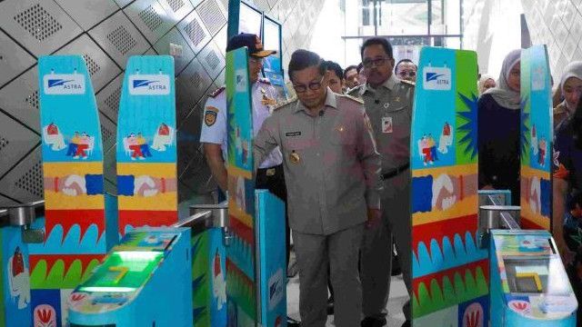 ASN Jakarta Wajib Selfie Saat Naik Transportasi Umum, Berlaku Mulai Besok