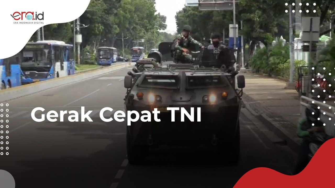 Aksi TNI 'Sapu Bersih' Baliho dan Spanduk Habib Rizieq