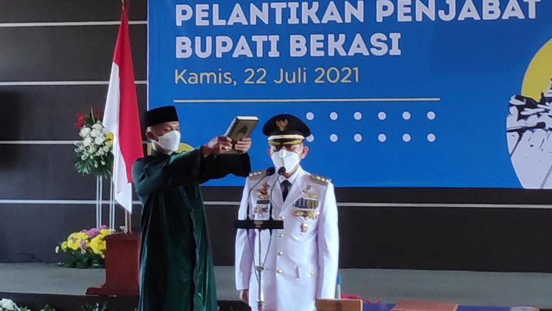 Gubernur Ridwan Kamil Lantik Dani Ramdan Sebagai Pejabat Bupati Bekasi
