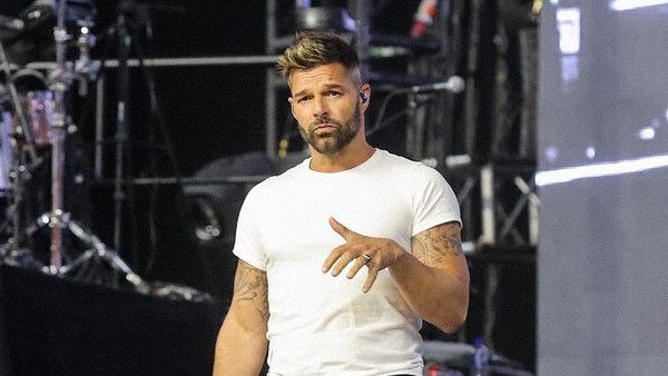 Dinyatakan Buron Akibat Tuduhan KDRT, Ricky Martin Angkat Bicara