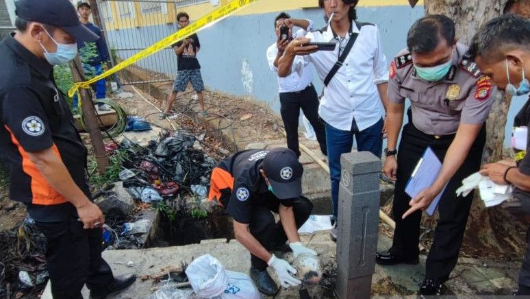 Warga Duren Sawit Jakarta Timur Dihebohkan Penemuan Tengkorak Kepala di Dalam Selokan
