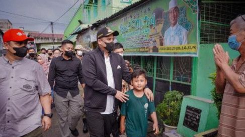 Aksi Wali Kota Medan Bobby Nasution Bantu Warganya Dapatkan Air Bersih Lewat 'Saling'
