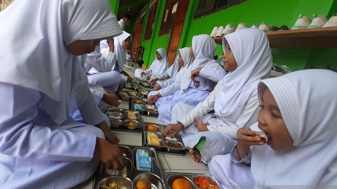 Simak Edaran Kemenag Panduan Makan Bergizi Gratis di Lingkungan Pesantren