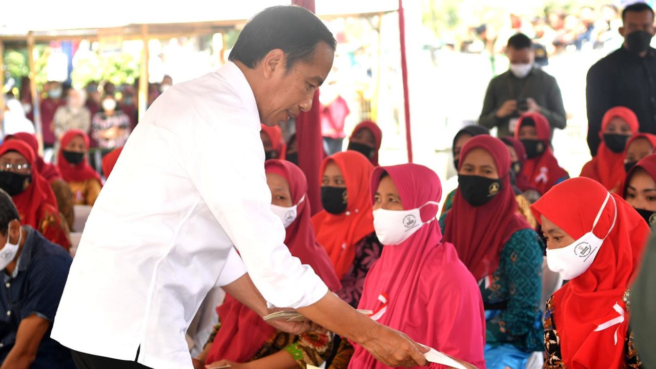 Cerita Warga di Sidoarjo Ngaku Merinding Usai Bertemu Langsung  Jokowi dan Dapat Bantuan: Seneng Mas, Dingin Semua Badanku