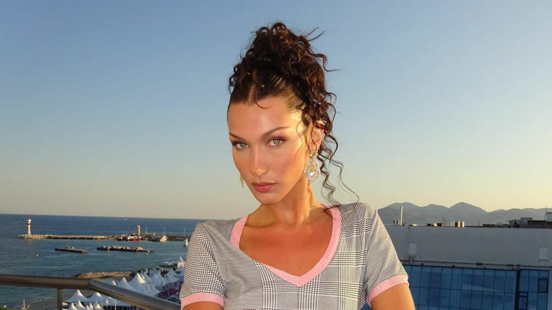 Curhat tentang Kesehatan Mental, Bella Hadid Posting Foto Menangis Setiap Malam