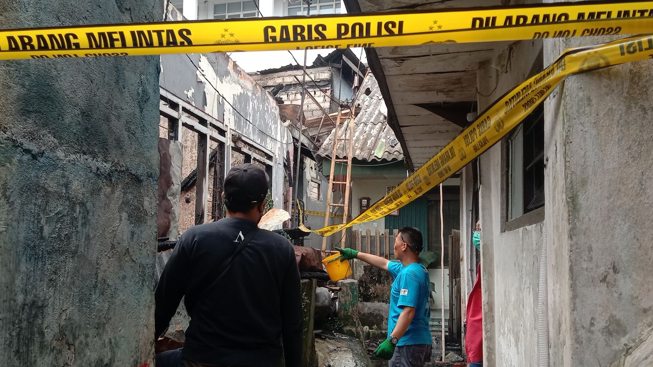 Diduga Akibat Korsleting Listrik, 11 Rumah di Kampung Cingcau Bogor Hangus Terbakar, Satu Luka-Luka