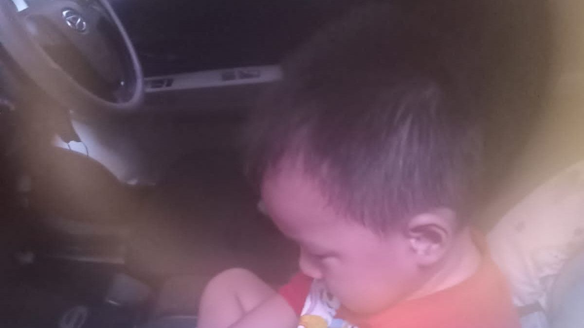 Heboh Balita di Surabaya Terjebak dalam Mobil Saat Ayahnya Mau Pergi Belanja