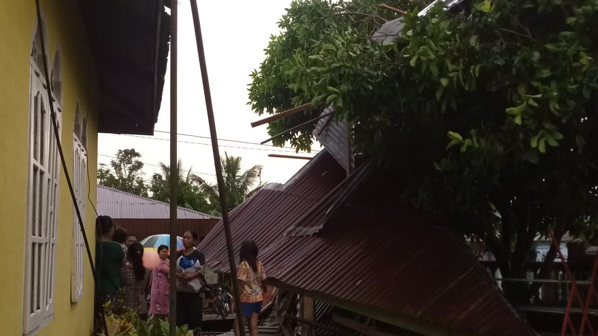 Penampakan Puluhan Rumah Warga Rusak Akibat Angin Kencang Terjang Kabupaten Langkat