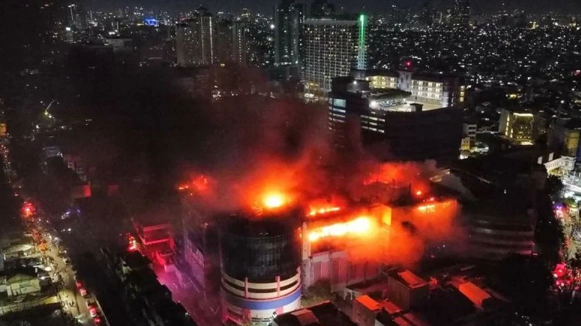 Hasil Penyelidikan Puslapfor Polri: Kebakaran Glodok Plaza Akibat Arus  Pendek - ERA.ID