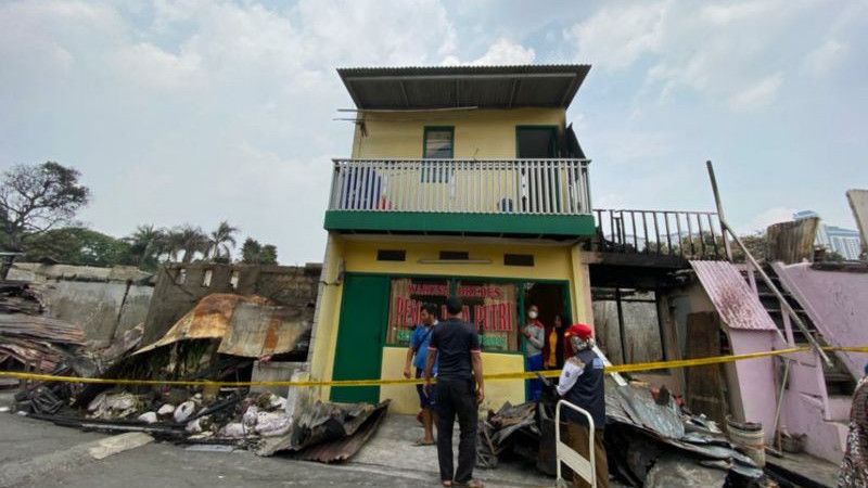 Kisah Warteg di Jakarta yang Selamat Saat Bangunan Tetangganya Habis Terbakar