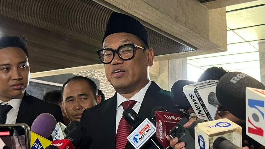 Uya Kuya Dilantik Jadi DPR RI, Minta Masyarakat Kasih Artis Kesempatan