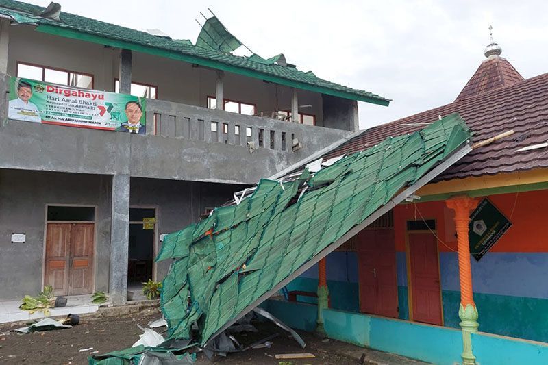 BPBD: 118 Bangunan di Kabupaten Cilacap Rusak Akibat Puting Beliung