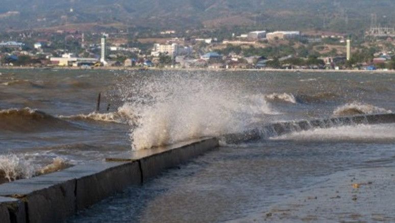 Gelombang di Pantai Selatan Jawa Barat Diprediksi Capai 4 Meter,  BMKG Imbau Wisatawan Waspada
