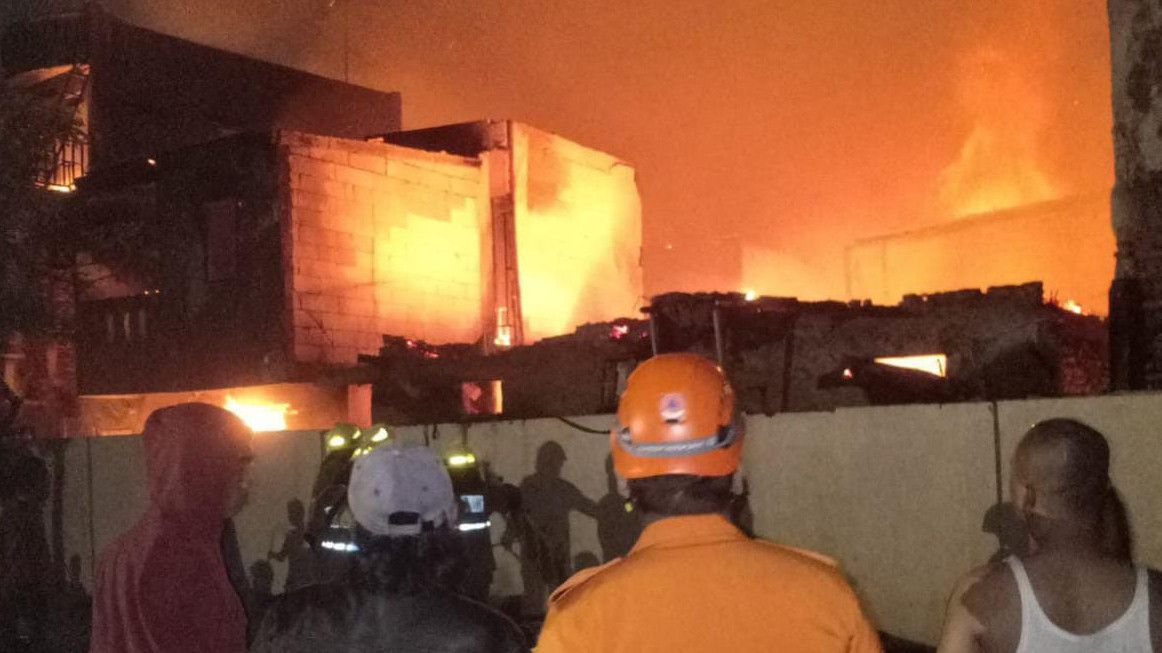 Rumah di Pemukiman Padat Penduduk di Jakbar Kebakaran, 5 Orang Tewas