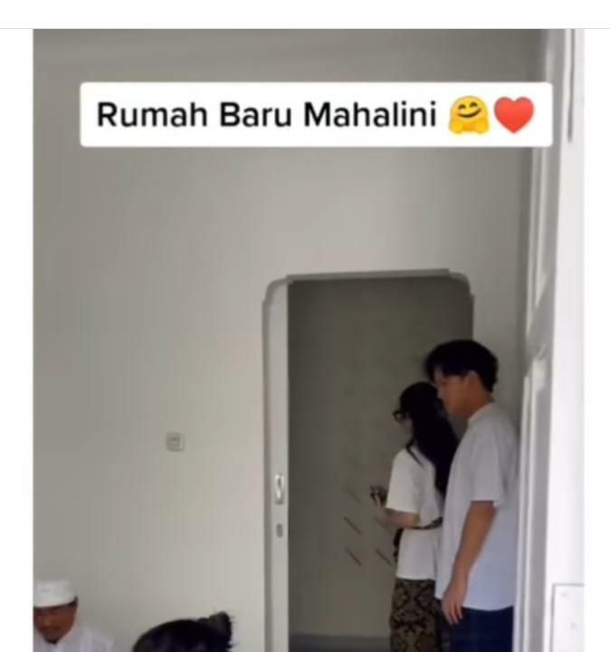 Mahalini syukuran rumah baru (Foto: Instagram/@lambegosiip)