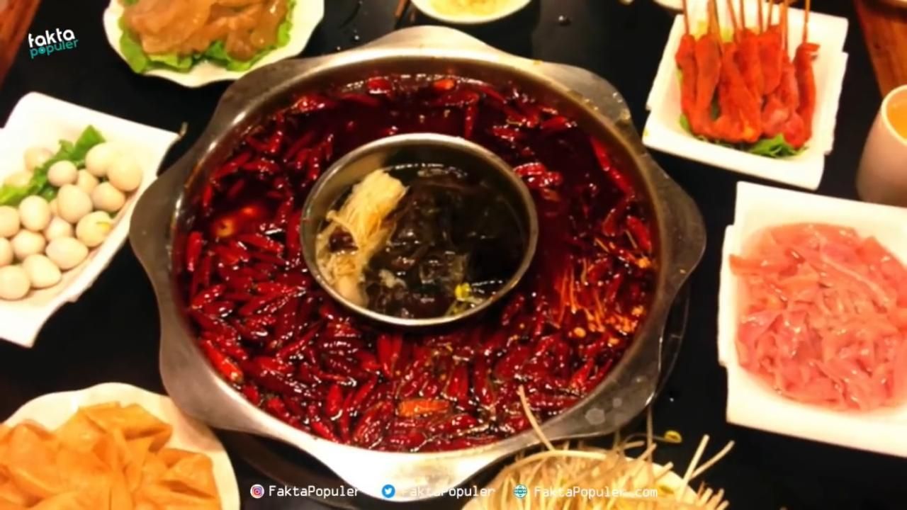Sichuan hot pot (Foto: YouTube/Fakta Populer)