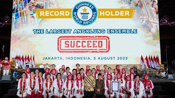 Diikuti 15.110 Peserta, Indonesia Raih Rekor Dunia Lewat Gelaran Angklung Terbesar di Dunia